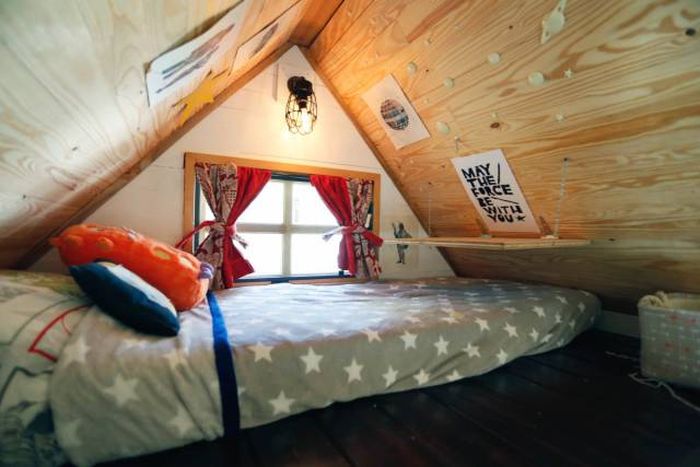 Couple Builds Tiny House For Under $20,000 Then Travels The Country (24 pics)
