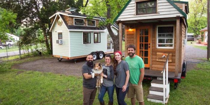 Couple Builds Tiny House For Under $20,000 Then Travels The Country (24 pics)