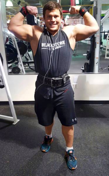 This Guy Weighed Almost 500 Pounds But Now He's Ripped (12 pics)