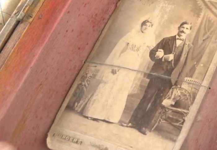Family Finds A 200 Year Old Secret In Their Grandfather’s Attic (10 pics)