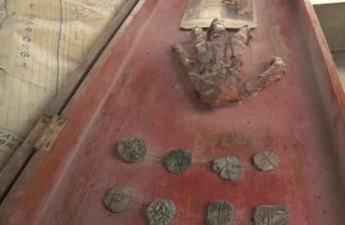 Family Finds A 200 Year Old Secret In Their Grandfather’s Attic (10 pics)
