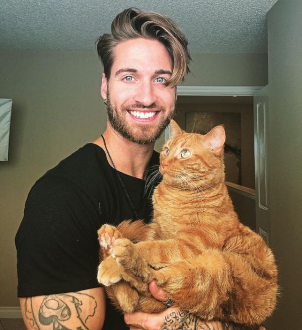 How Your Cat Can Help You Get The Purrfect Physique (5 pics)