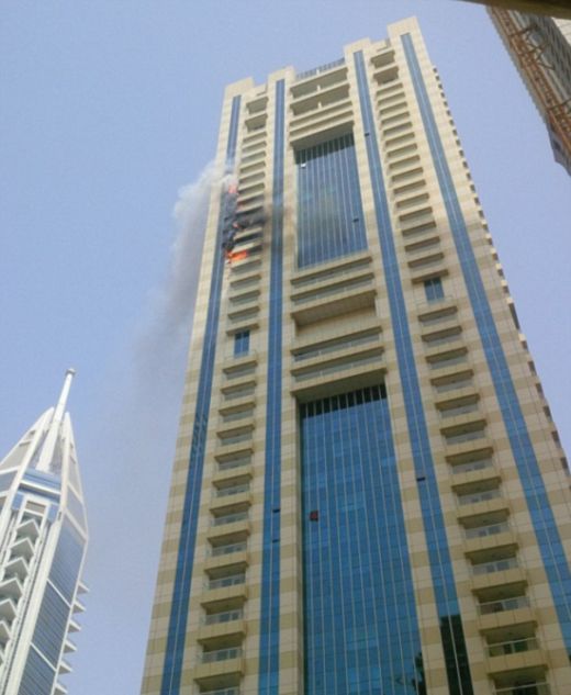 Massive Fire Breaks Out In A 75 Story Building In Dubai (8 pics)