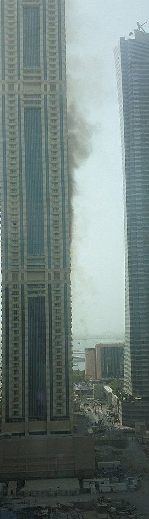 Massive Fire Breaks Out In A 75 Story Building In Dubai (8 pics)