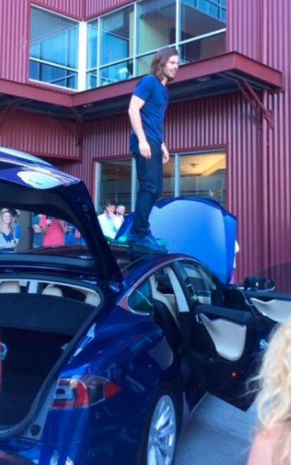 Employees Buy A Tesla Model S For Their Boss To Say Thanks (5 pics)