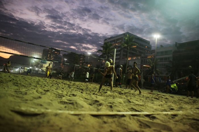 What Beach Life In Rio de Janeiro Looks Like Ahead Of The Olympics (26 pics)