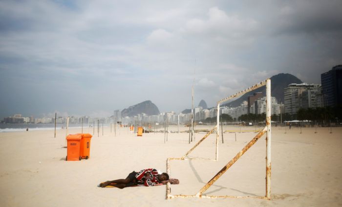 What Beach Life In Rio de Janeiro Looks Like Ahead Of The Olympics (26 pics)