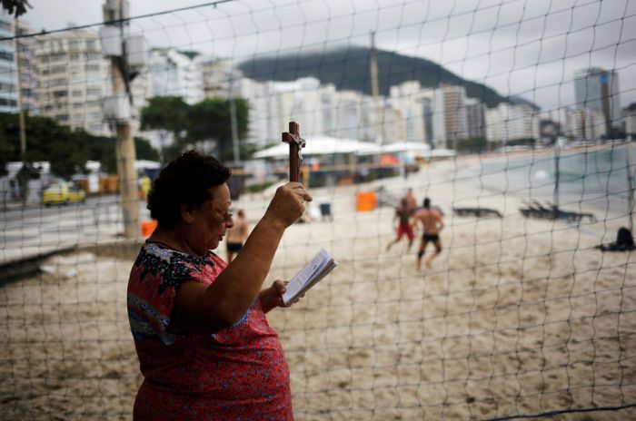 What Beach Life In Rio de Janeiro Looks Like Ahead Of The Olympics (26 pics)