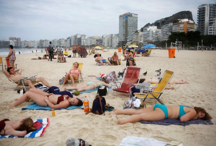 What Beach Life In Rio de Janeiro Looks Like Ahead Of The Olympics (26 pics)