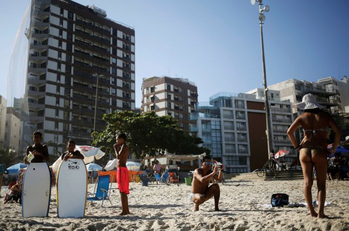 What Beach Life In Rio de Janeiro Looks Like Ahead Of The Olympics (26 pics)