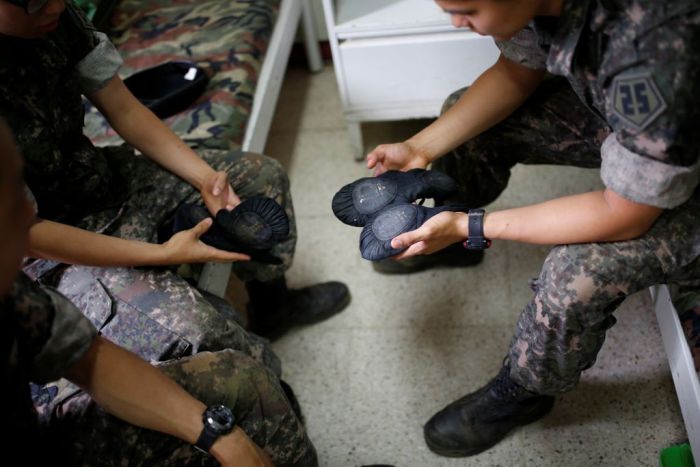 South Korean Soldiers Use Ballet To Battle Stress (10 pics)