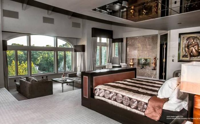 An Inside Look At 50 Cent's Massive $6 Million Dollar Mansion (17 pics)