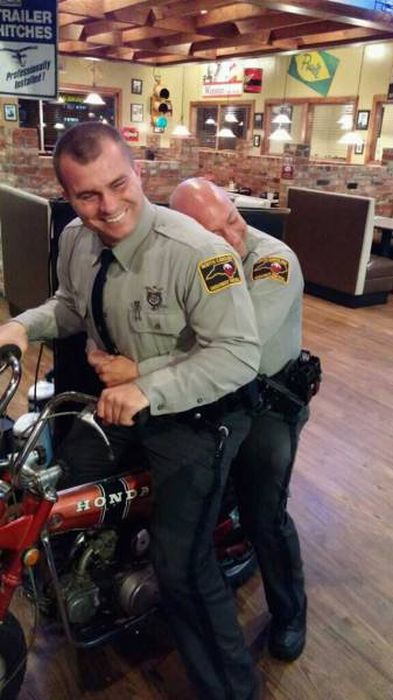 Photos That Prove Some Cops Still Like To Have A Good Time (41 pics)