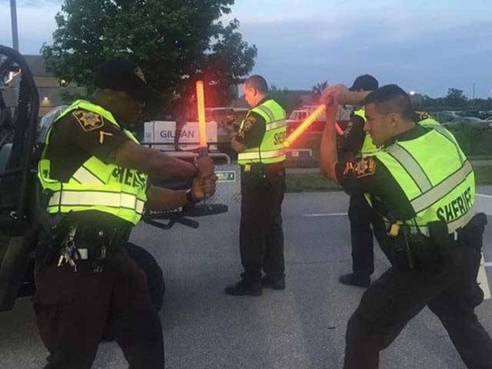 Photos That Prove Some Cops Still Like To Have A Good Time (41 pics)