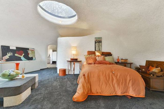 No One Wants To Buy This House Because Of The Crazy Design (21 pics)