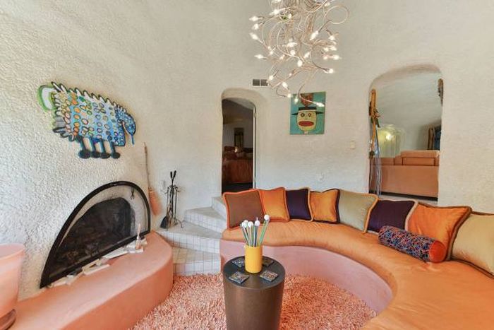 No One Wants To Buy This House Because Of The Crazy Design (21 pics)