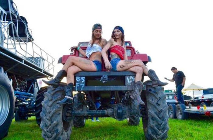 It's Always Sexy When Girls Like To Get Dirty (37 pics)