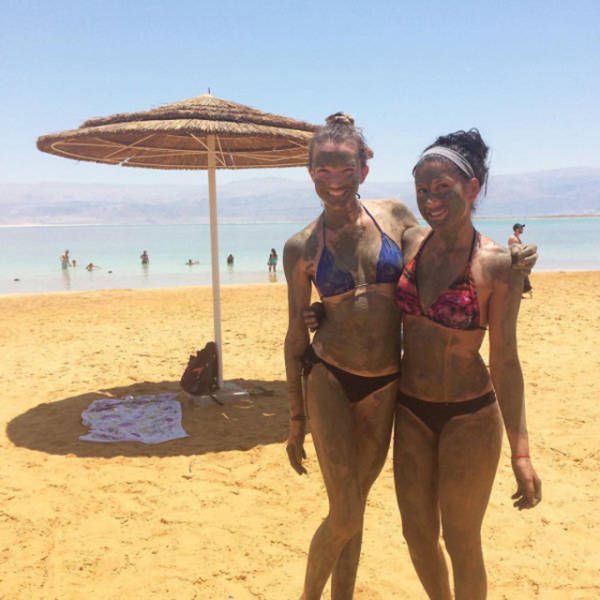 It's Always Sexy When Girls Like To Get Dirty (37 pics)