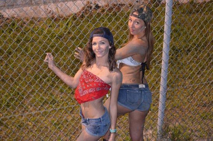 It's Always Sexy When Girls Like To Get Dirty (37 pics)