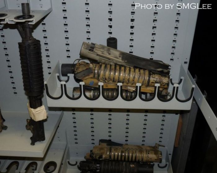 Inside The Armory Of A Navy SEAL Unit (50 pics)