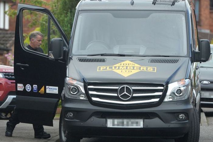 Plumber Goes Back To Work Just Two Days After Winning The Lottery (3 pics)