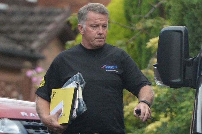 Plumber Goes Back To Work Just Two Days After Winning The Lottery (3 pics)