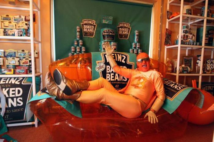 Meet The Man Who Turned His Apartment Into A Baked Beans Museum (21 pics)