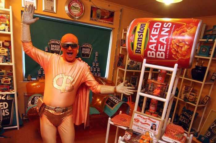 Meet The Man Who Turned His Apartment Into A Baked Beans Museum (21 pics)