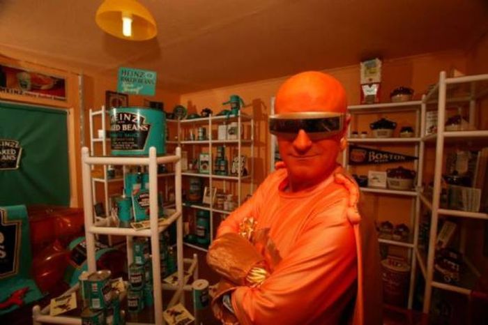 Meet The Man Who Turned His Apartment Into A Baked Beans Museum (21 pics)