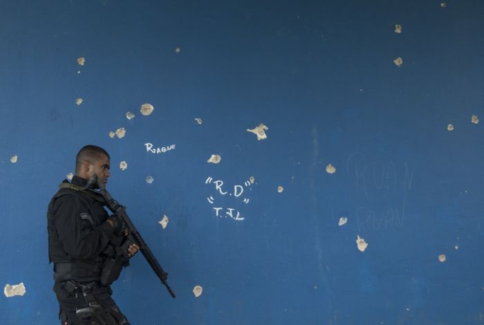 An On The Ground Look At Brazil's Most Dangerous Slums (21 pics)