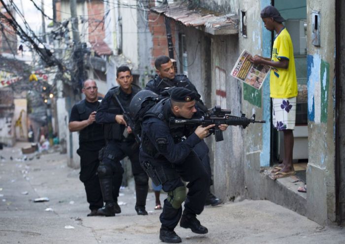 An On The Ground Look At Brazil's Most Dangerous Slums (21 pics)