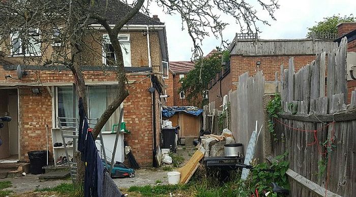 Slum Landlords Stuff 31 Migrants Into A 4 Bedroom House (7 pics)