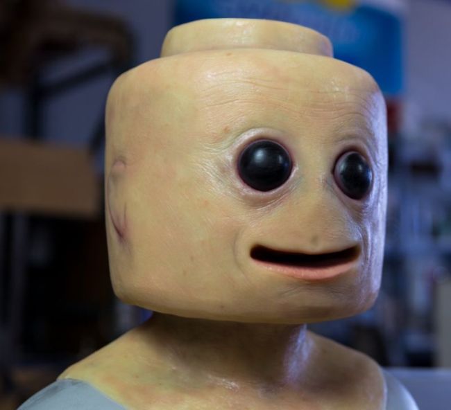 This Real Life LEGO MiniFig Cosplay Will Freak You Out (4 pics + video)