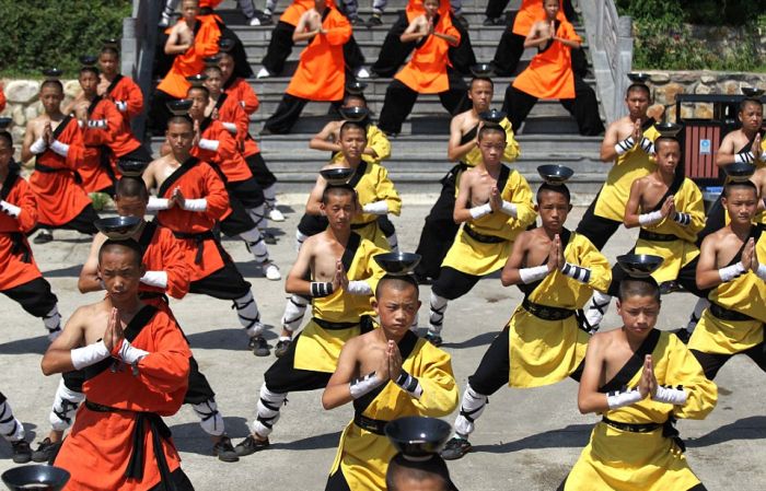 Shaolin Kung Fu Monks Gather To Train In The Heat (11 pics)