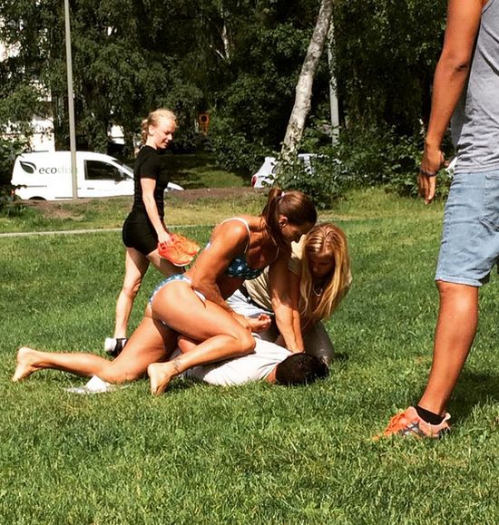 Pickpocket Tries To Steal From The Wrong Woman (7 pics)