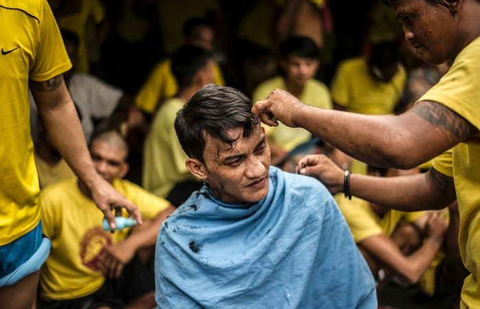 Prisoners Are Left With No Room At All In This Overcrowded Prison (14 pics)
