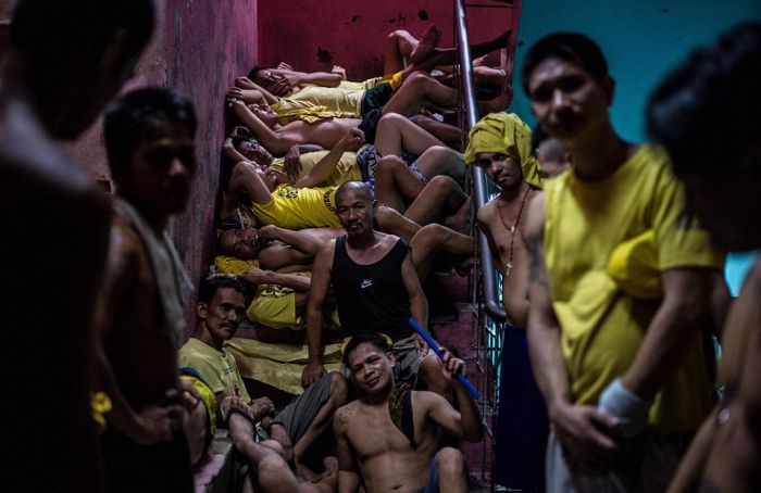 Prisoners Are Left With No Room At All In This Overcrowded Prison (14 pics)