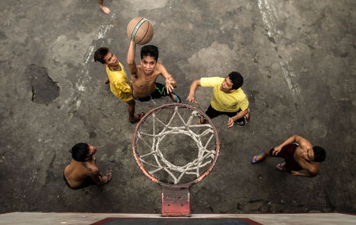 Prisoners Are Left With No Room At All In This Overcrowded Prison (14 pics)