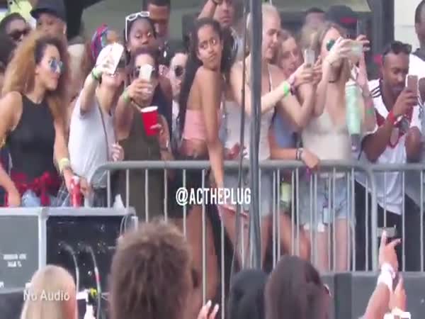Malia Obama Spotted Twerking With Friends Over The Weekend