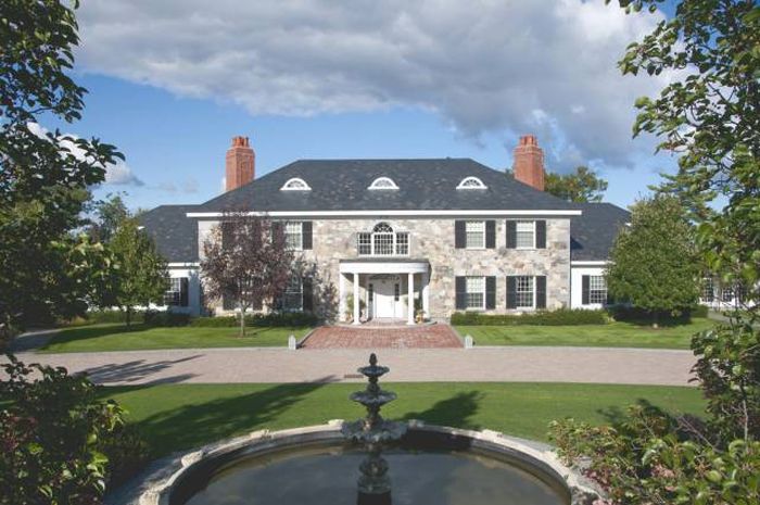 For Only $26 Million You Can Own This Gorgeous New Hampshire Property (19 pics)