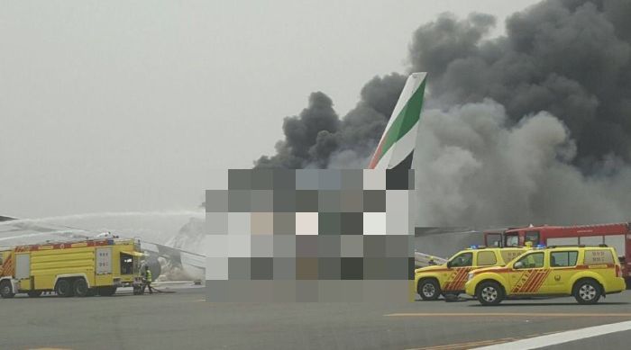 Emirates Airline Flight Crash Lands In Dubai After Catching Fire In The Air (3 pics)