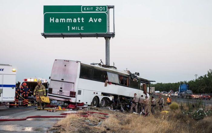 Bus Rips Through Highway Pole In California Crash (4 pics)