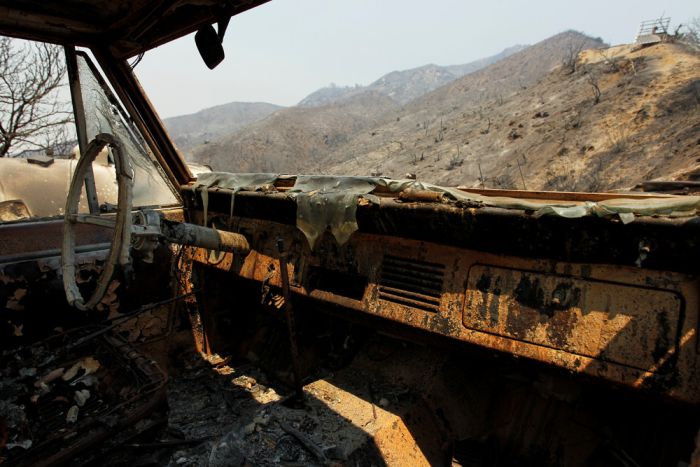 Raging Wildfires Destroy Homes In California (17 pics)
