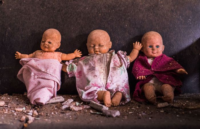 You're Going To Be Shocked When You See This Abandoned Hoarder House (10 pics)