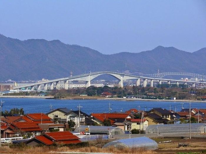 This Japanese Bridge Is A Little Terrifying (4 pics)