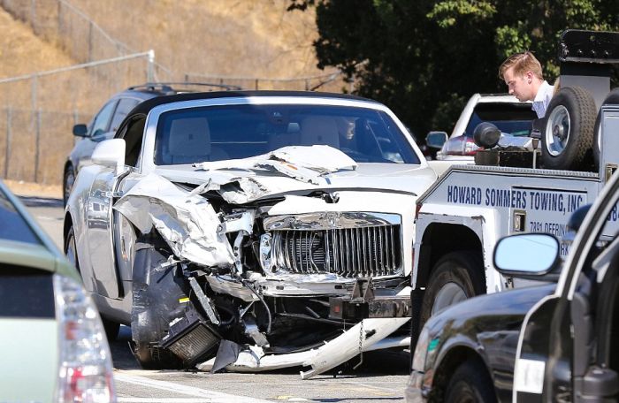 Kanye West And Kylie Jenner Rush To Check On Kris Jenner After She's Hit By A Car (9 pics)