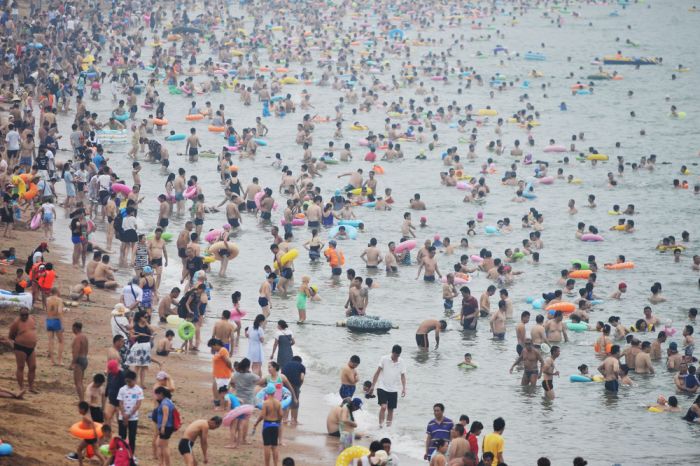 Interesting Photos Show A Glimpse Of Daily Life In China (38 pics)