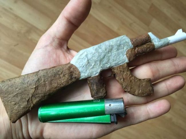 Meet The Man That Gets Paid Thousands To Roll Spectacular Joints (30 pics)