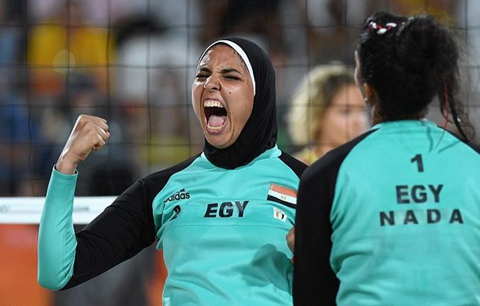 Perfectly Timed Photos Capture The Differences Between Egyptian And German Teams (11 pics)