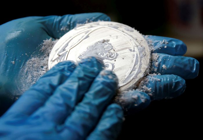 How Olympic Medals Are Made For The 2016 Olympic Games (21 pics)